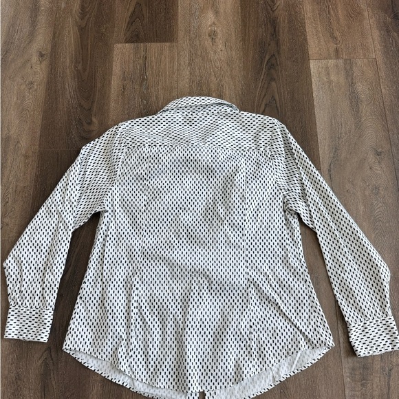 Lane Bryant Button Down Ladies Top.  Women’s size 14.  White and black! - Picture 6 of 7